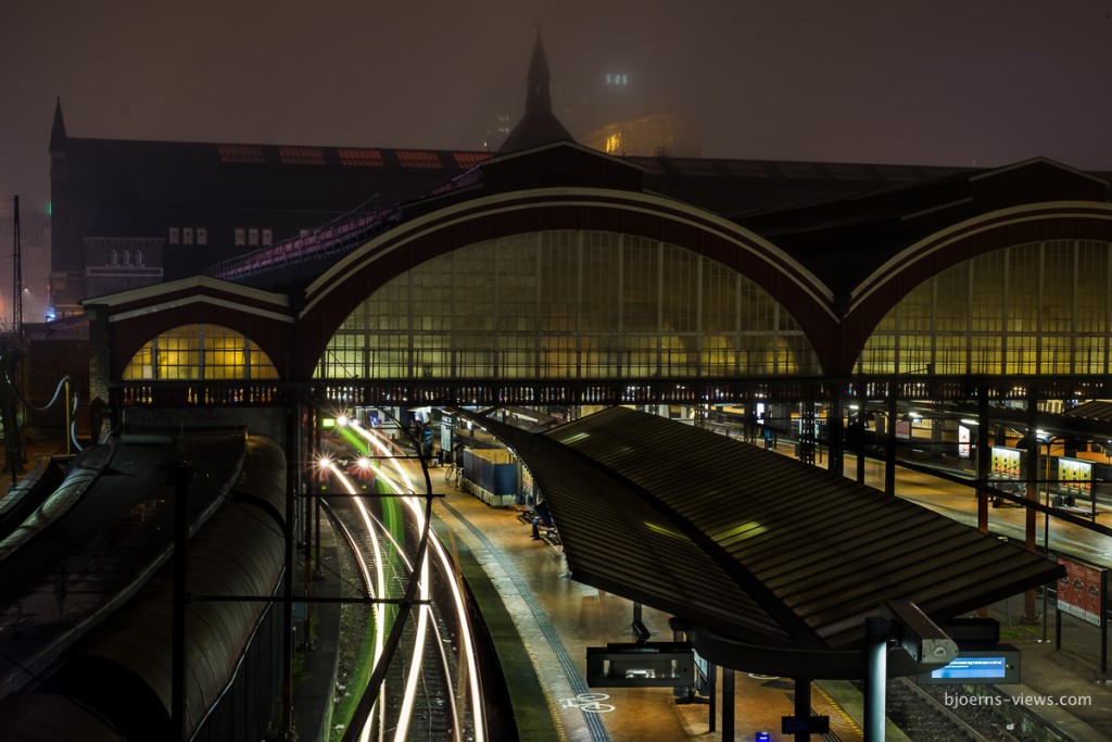 Hauptbahnhof Abfahrt einer S-Bahn