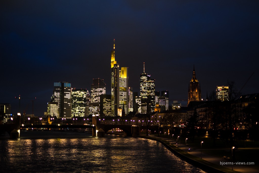 Skyline von der Ignatz-Bubis-Brücke