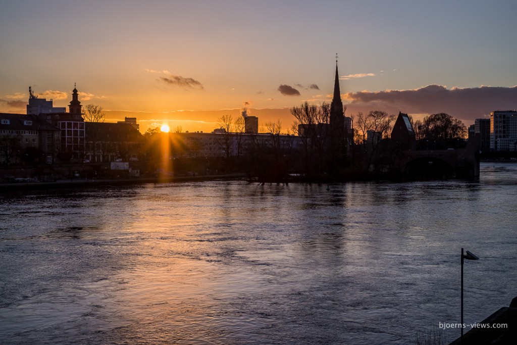 Sonnenuntergang Ignatz-Bubis-Brücke Frankfurt am Main