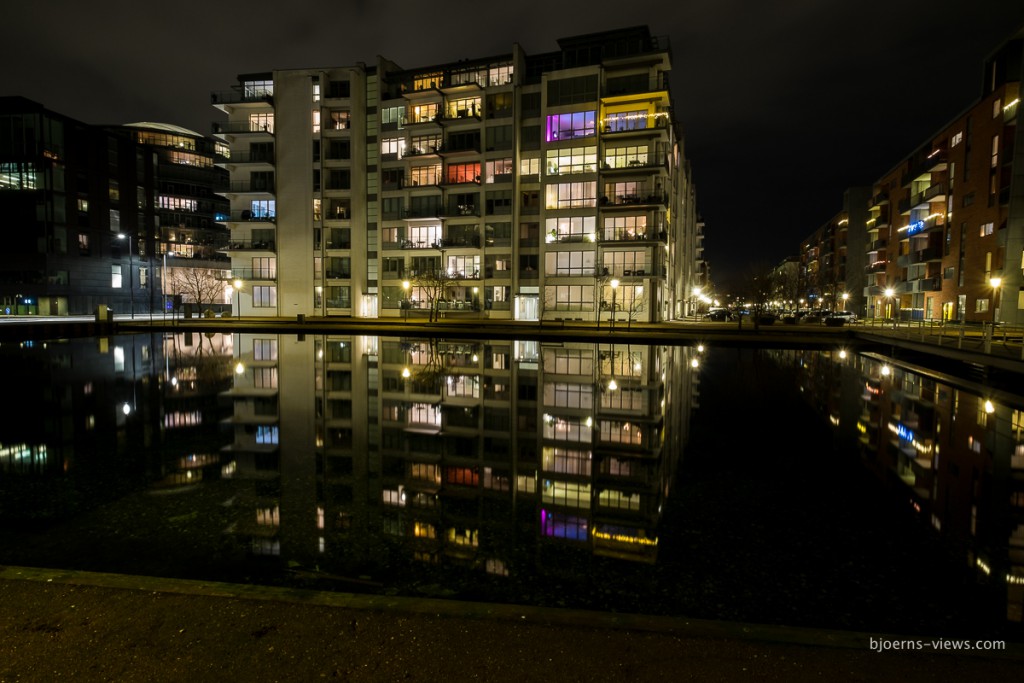 Wohngebäude am Wasser