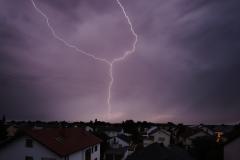 Gewitter über den  Dächern